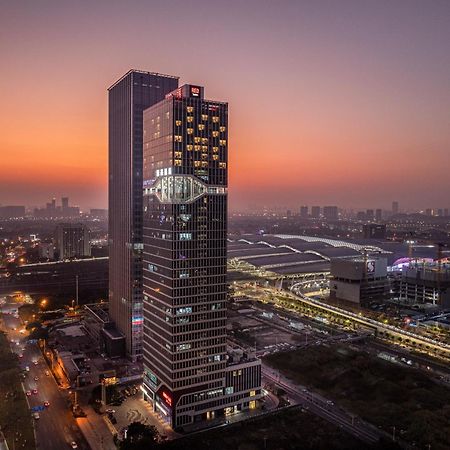 Radisson Red Guangzhou South Railway Station Hotel Buitenkant foto