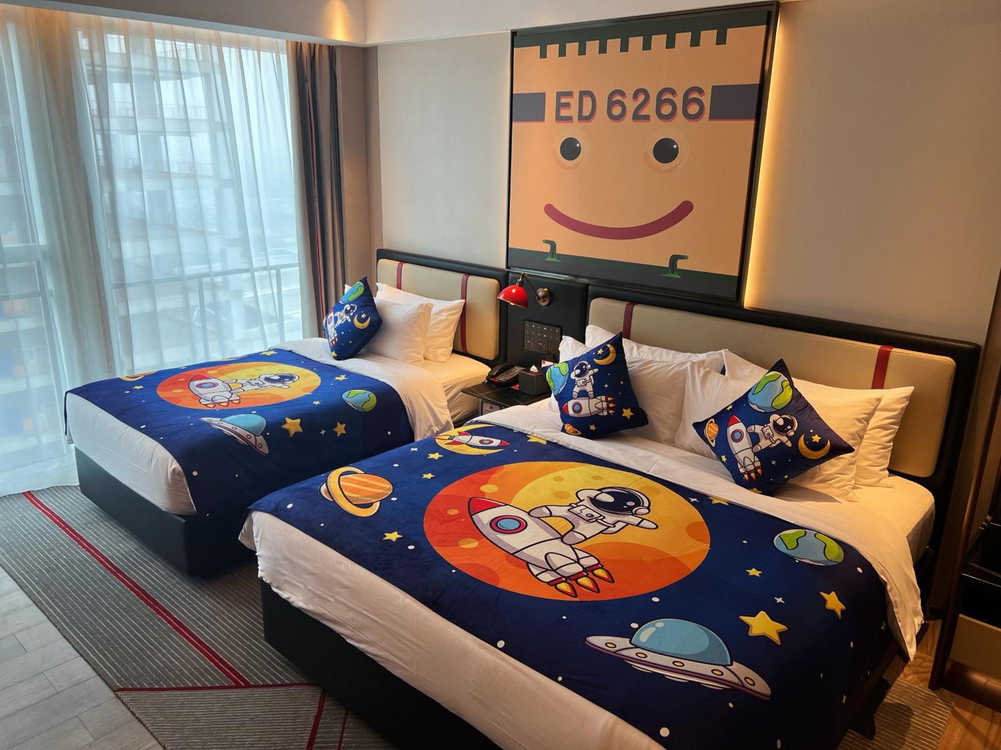 Radisson Red Guangzhou South Railway Station Hotel Buitenkant foto