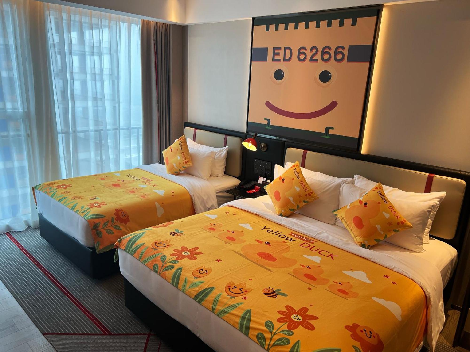 Radisson Red Guangzhou South Railway Station Hotel Buitenkant foto
