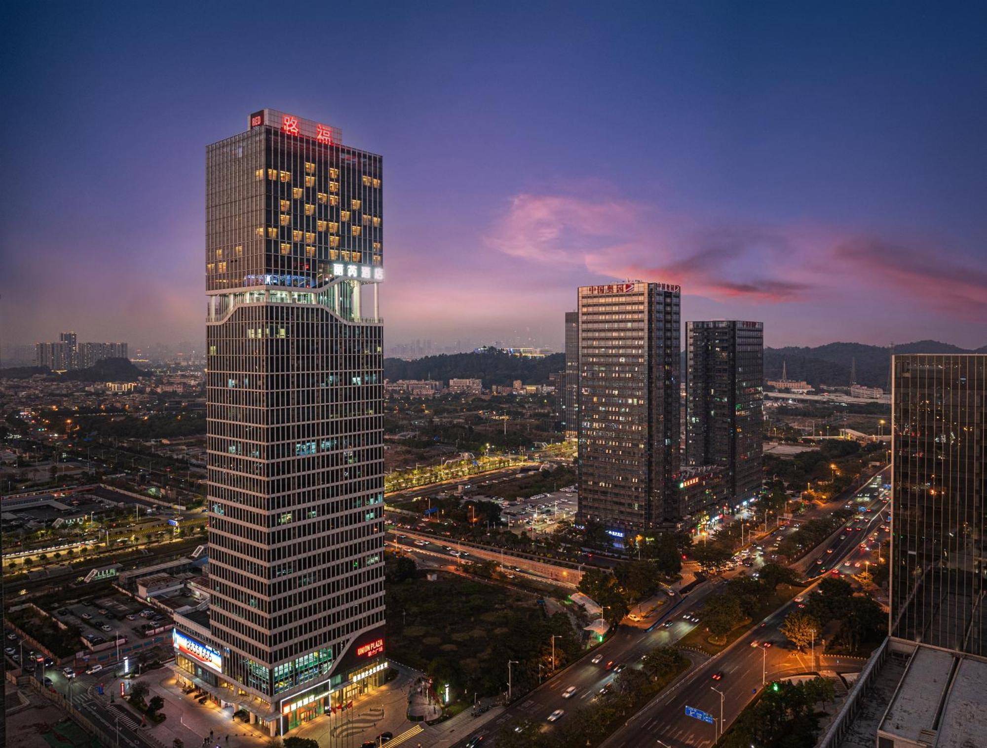 Radisson Red Guangzhou South Railway Station Hotel Buitenkant foto